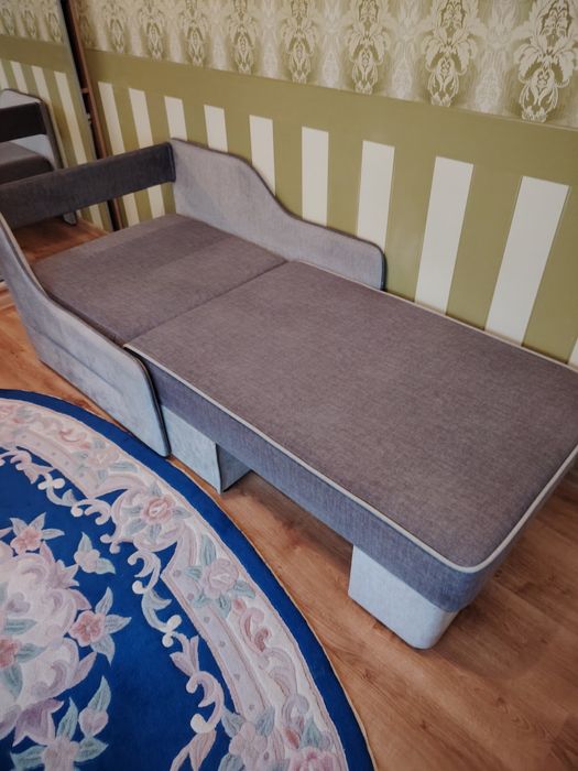 Диван, крісло. Стан новий. Можна в вітальню, або на кухню. 190х80см