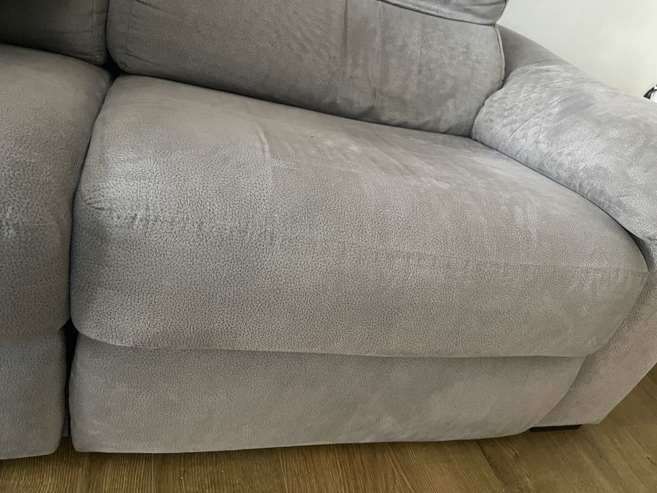 Sofa em Pele Cinza