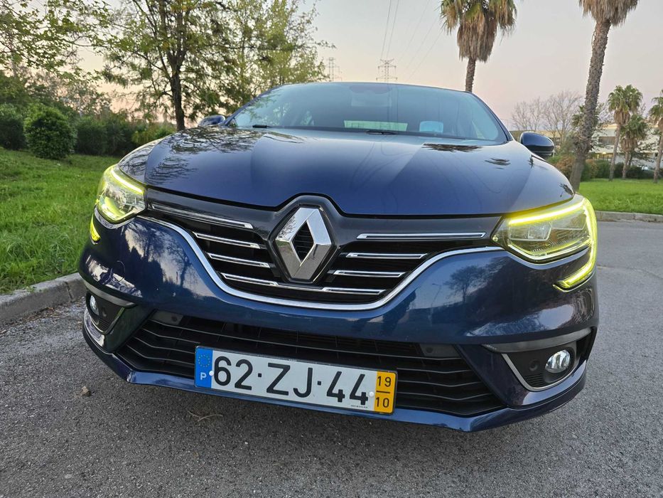 Megane Grand Coupe 5p 1.3 TCE Limited 140cv - automático c/ 99mil km