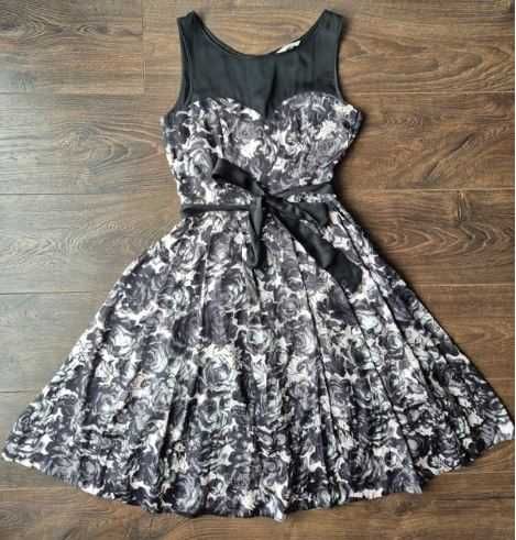 Sukienka w róże H&M