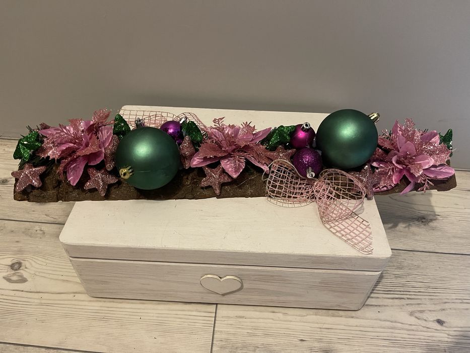 Stroik świąteczny na drewnie