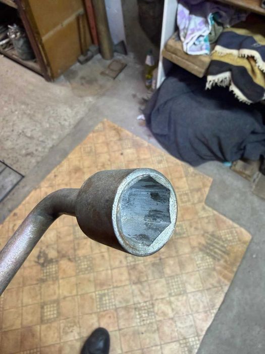 Продам ключ балонный 21