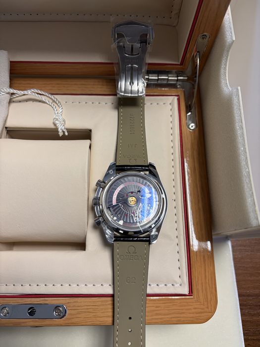 Продаж годинників Omega Speedmaster