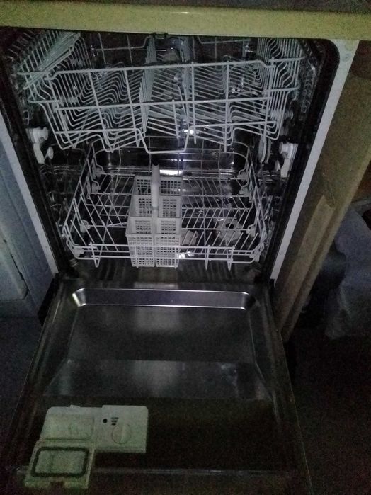 Máquina de lavar loiça usada marca Teka.