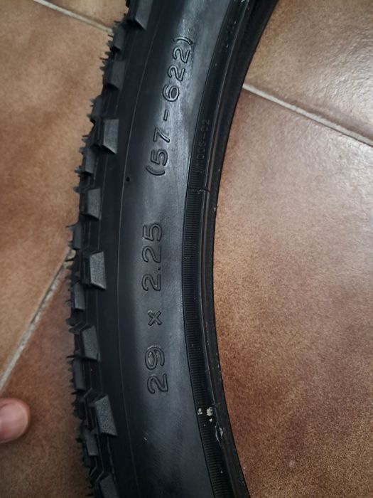 Pneu btt novo + material