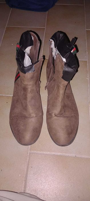 Botas castanhas nº 37 , usadas uma vez