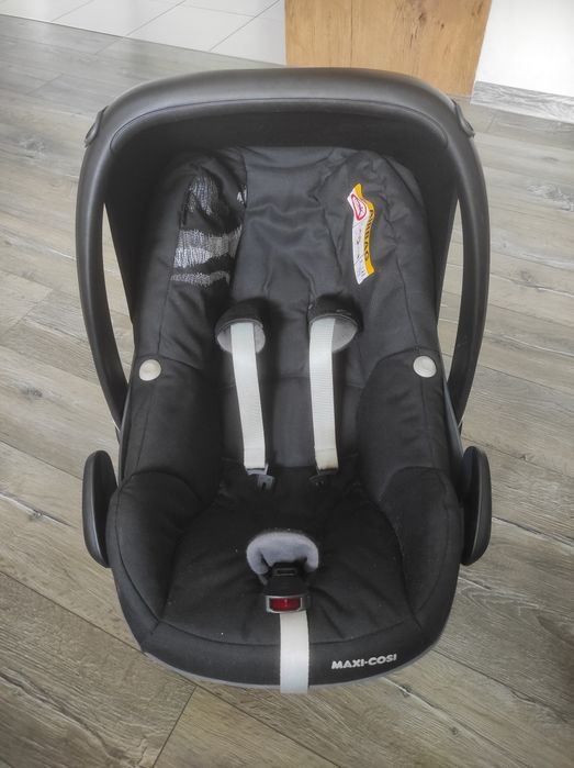 Fotelik samochodowy Maxi Cosi Pebble Plus wraz z bazą Maxi Cosi Family