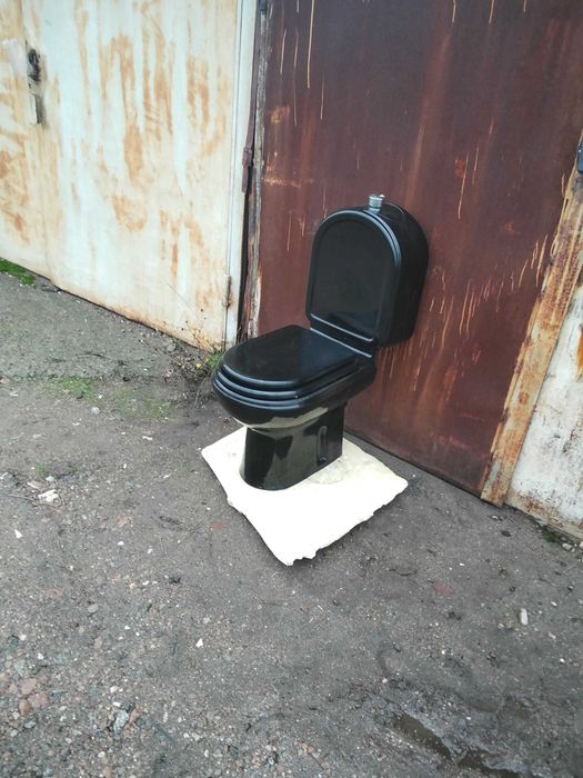 Унитаз с бачком INDUSA черного цвета