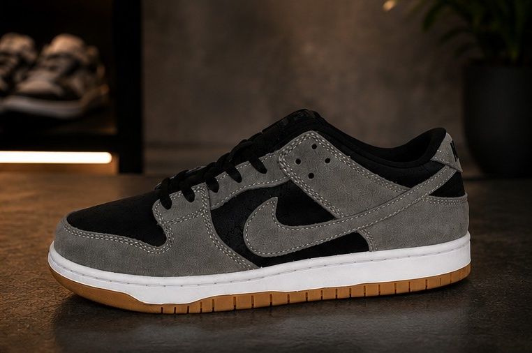 Nike Dunk Low  .