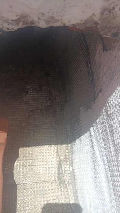 Serviços em telhados, calhas Reparação claraboia / Prumada.