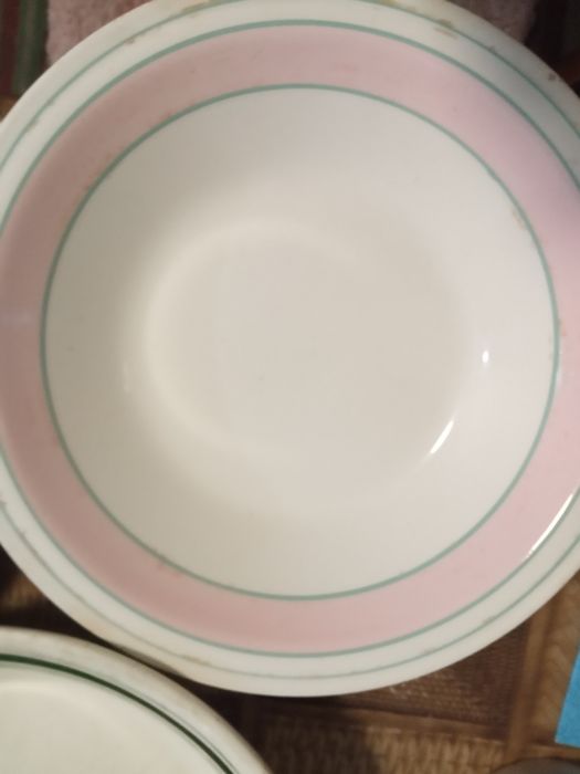 Тарілки та полумиски