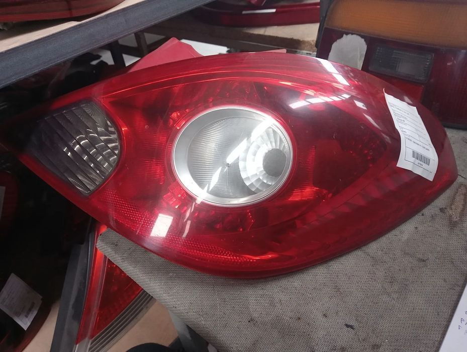 Farolim stop direito Opel Corsa D Van 06 - (com dano) / 3307609R