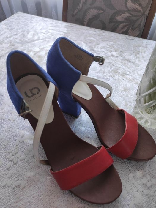 Босоніжки жіночі