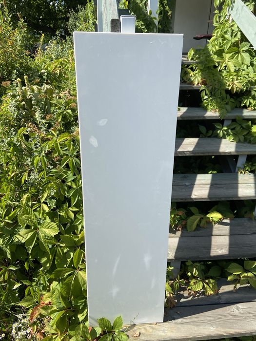 Parapet z konglomeratu biały
