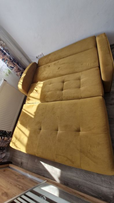 Musztardowa sofa