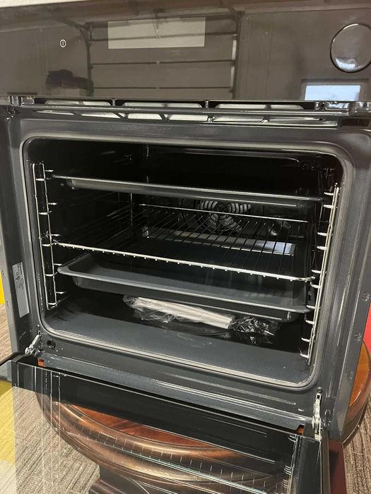 Piekarnik elektryczny parowy Electrolux EOC8H31Z nowy SteamCrisp 700
