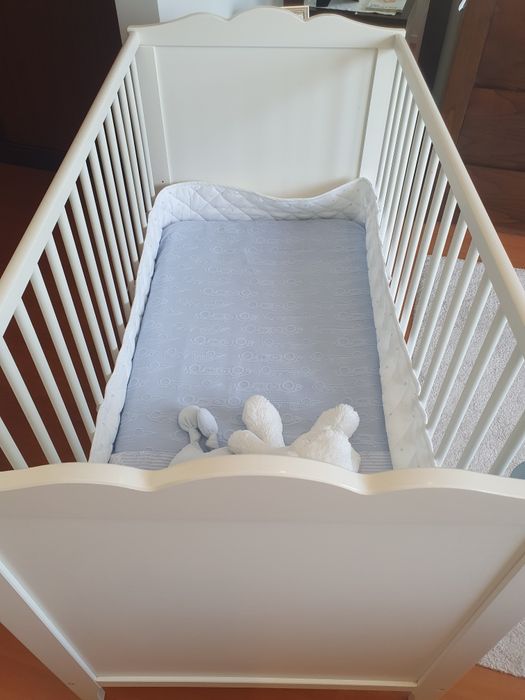 Berço/Cama IKEA SMÅGÖRA – Como novo, com colchão incluído!