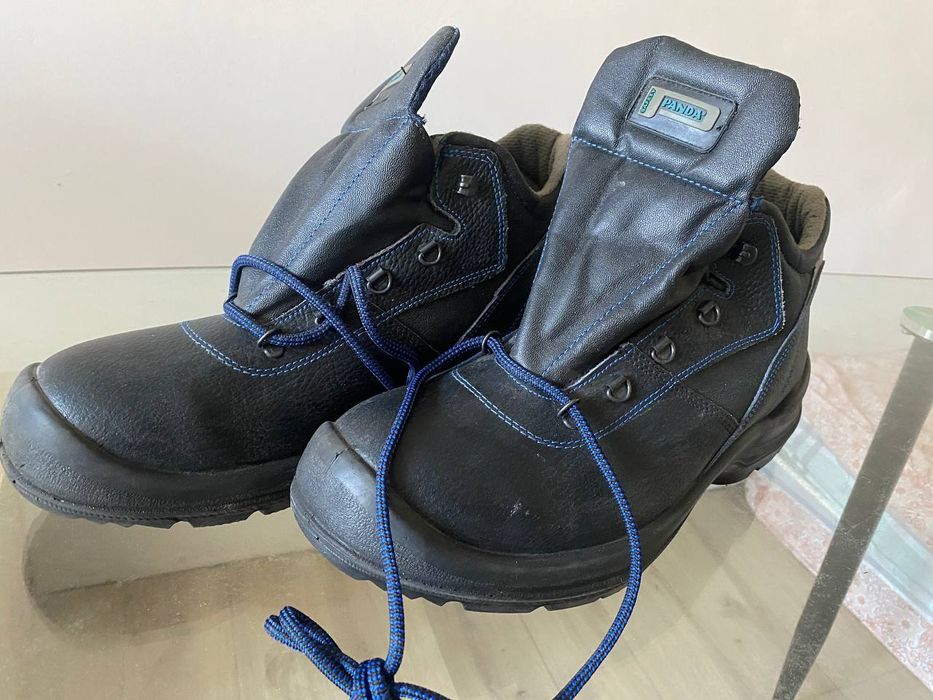 Нові робочі ботінки
