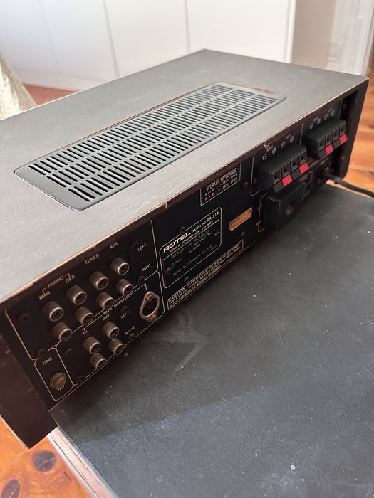 Amplificador ROTEL
