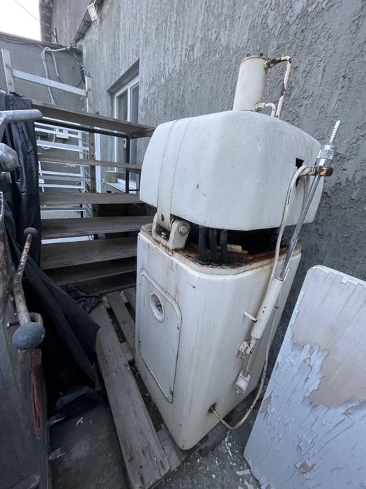 Кухня тестомеси  потрібно срочно продати