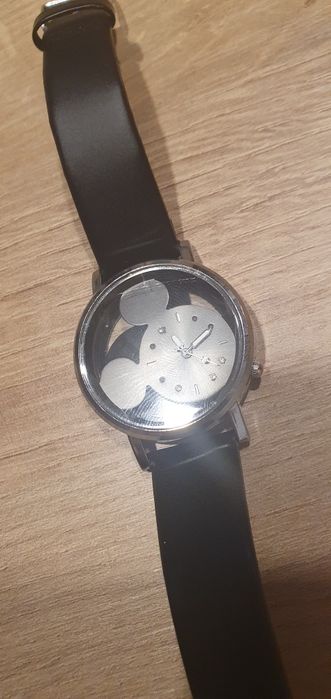 Zegarek z kolekcji Mickey Mouse marki am••pm w pudełku wraz z drugim ...