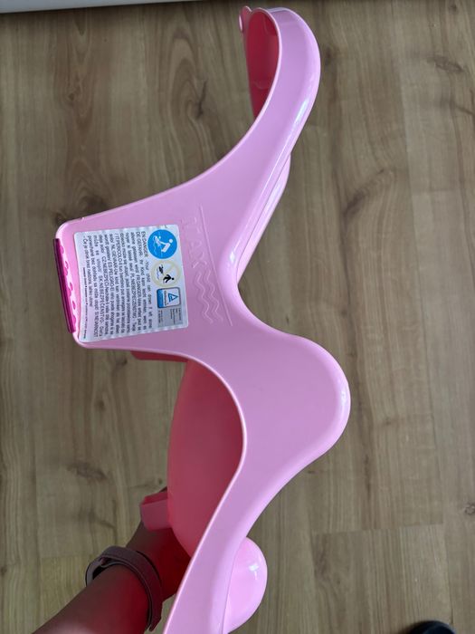 Leżaczek do wanienki używany. Bardzo mocno trzyma w wanience