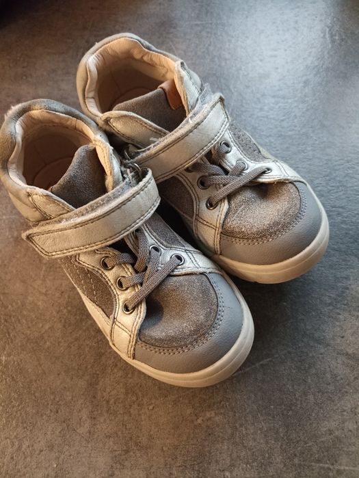 Trzewiki adidas Clarks rozmiar 27 27,5 rzepy skórzane szare srebrne