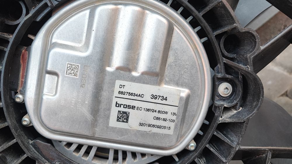 Дифузор з вентилятором на RAM 19 20 21 22 5.7 Hemi панель радіаторів