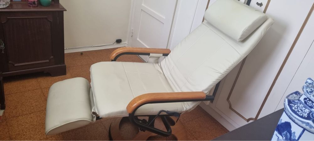 Cadeira relax/massagens em pele sintética