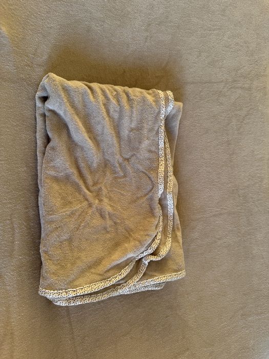 Conjunto IKEA para Bebé – Trocador SNIGLAR + Cadeira Papa Alta ANTILOP