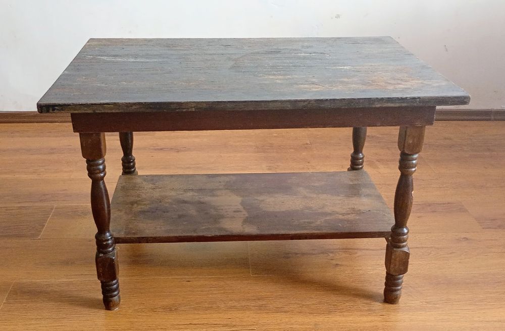 Столик деревянный