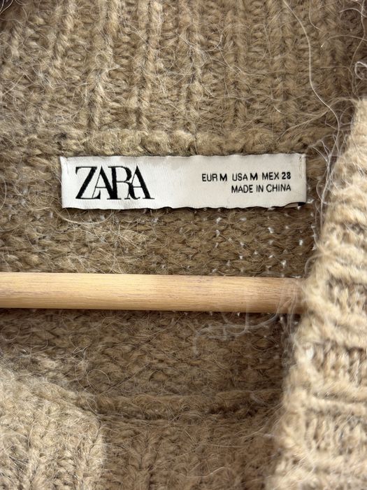 бежевий жіночий светр zara M