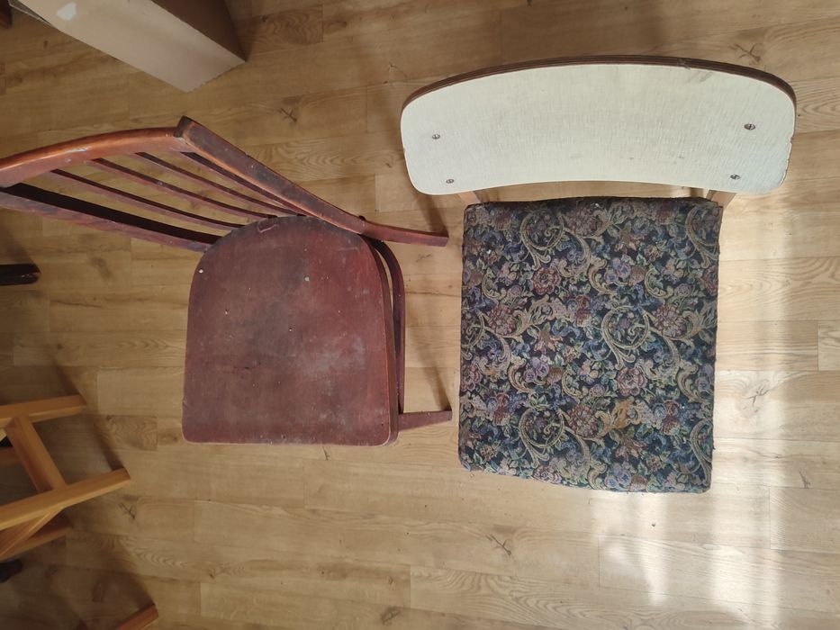 Стул со спинкой. Стілець