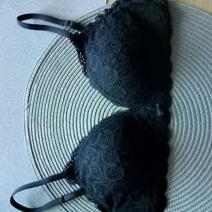 Biustonosz bez fiszbin, koronkowy Intimissimi 75B
