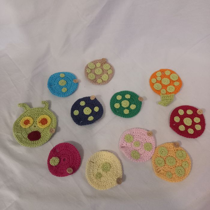 Jogo da minhoca feita à mão em croché