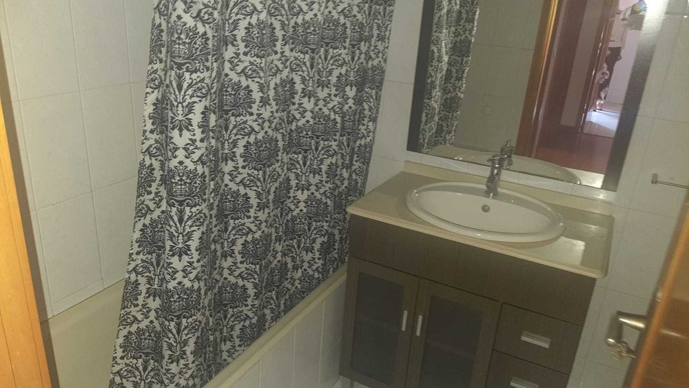 ALUGO T1 com Garagem perto do Metro de Santo Ovídio