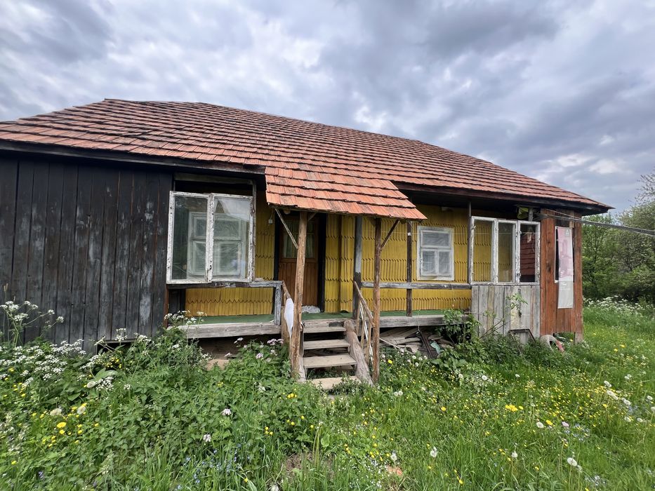 Продаж будинку  біля лісу та річки