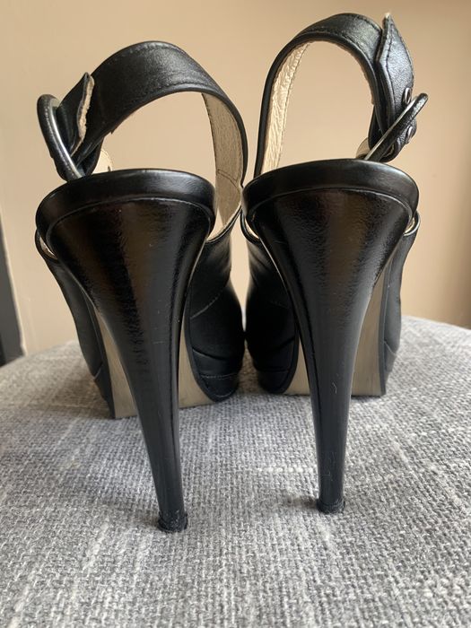 Czarne sandały na szpilce Laura Messi rozm. 40