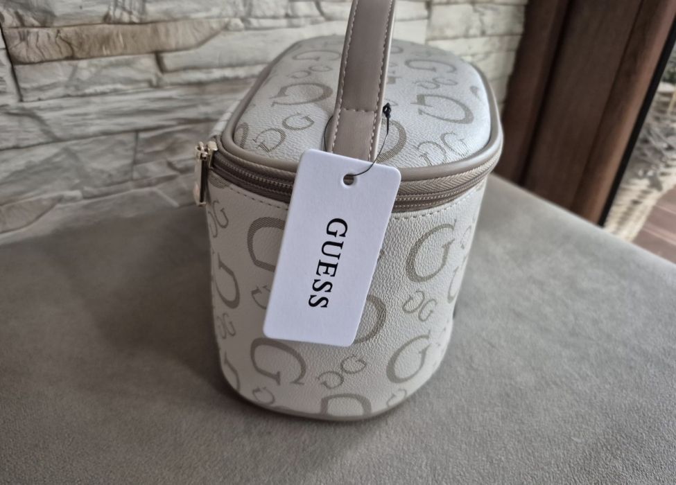Kosmetyczka Damska Kuferek Guess
