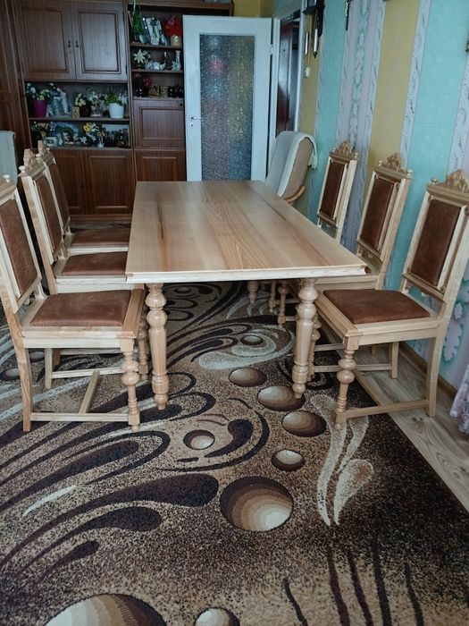 Stół plus 8 krzeseł nowy w stylu antycznym
