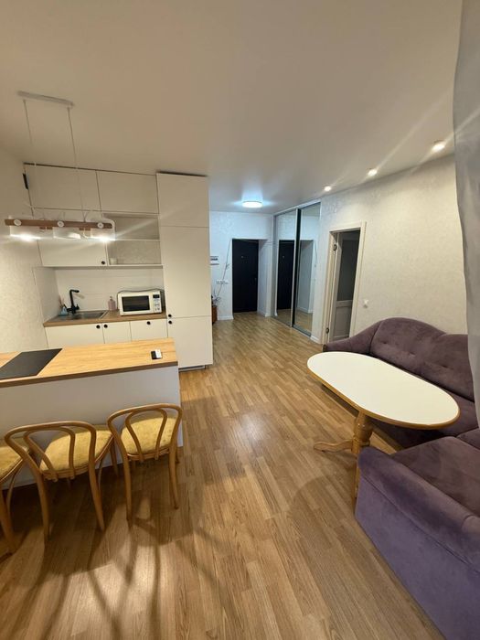 Квартира в Центральному парку з терасою! Без комісії!