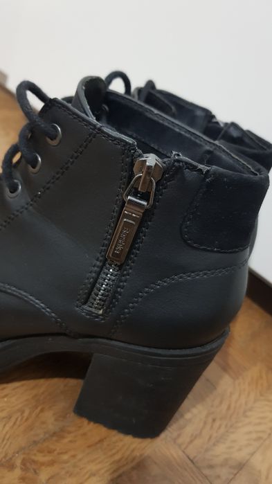 Botas pretas salto