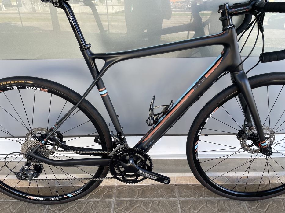 Bicicleta de estrada/Gravel - carbono