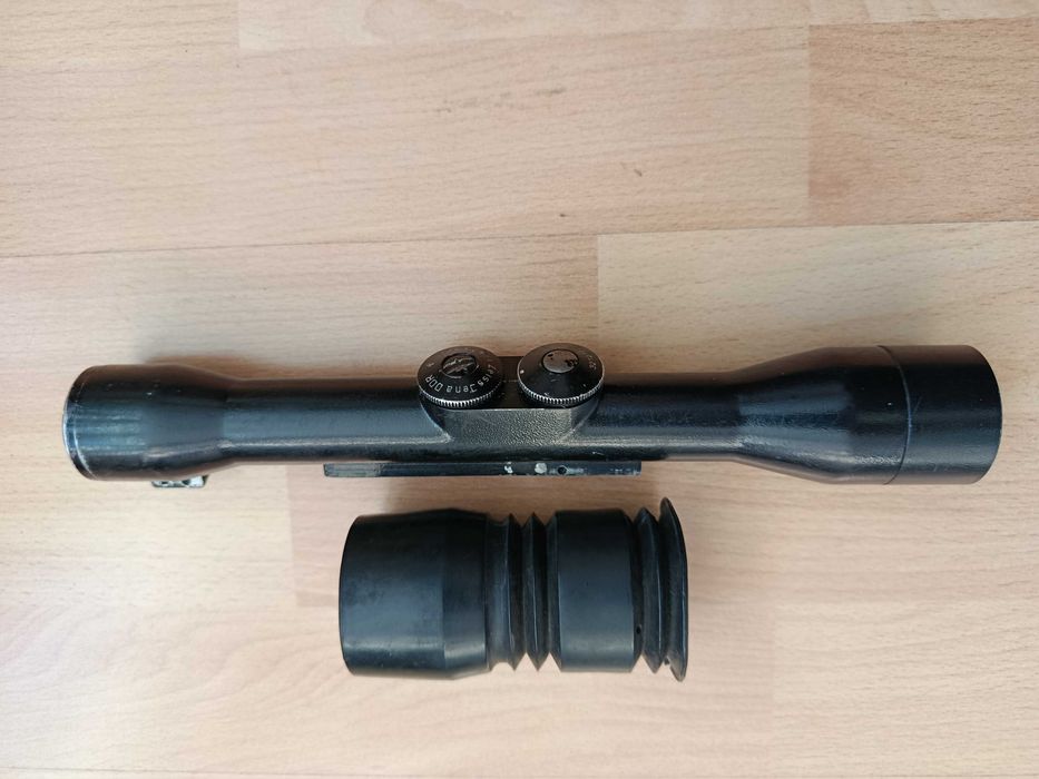 Luneta Zeiss 4 x 32 do polowań i wiatrówki.