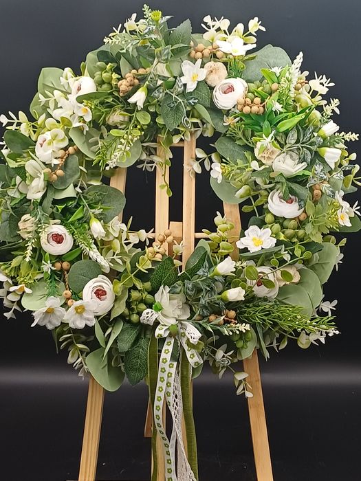 Duży wianek na drzwi