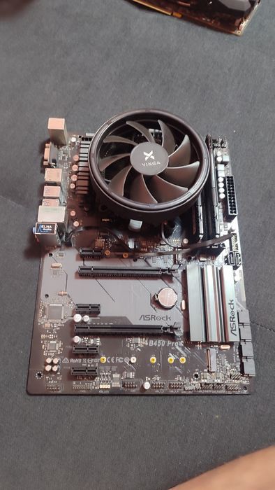 ASRock B450M Pro4 - материнська плата з охолодженням