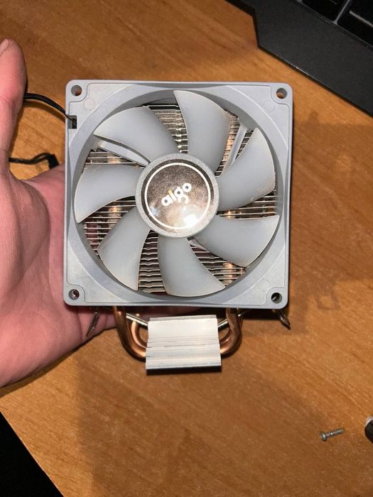 Продам кулер для процесора Aigo ICE400SE (3-pin, RGB)