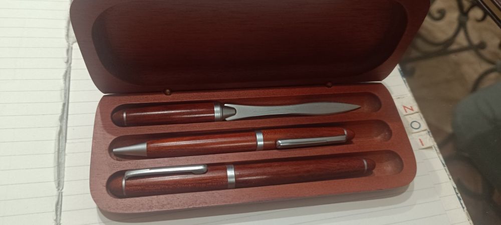 Conjunto de escrita Macma é composto por uma esferográfica, uma c