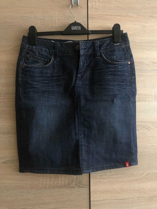 Spódnica jeansowa Esprit.