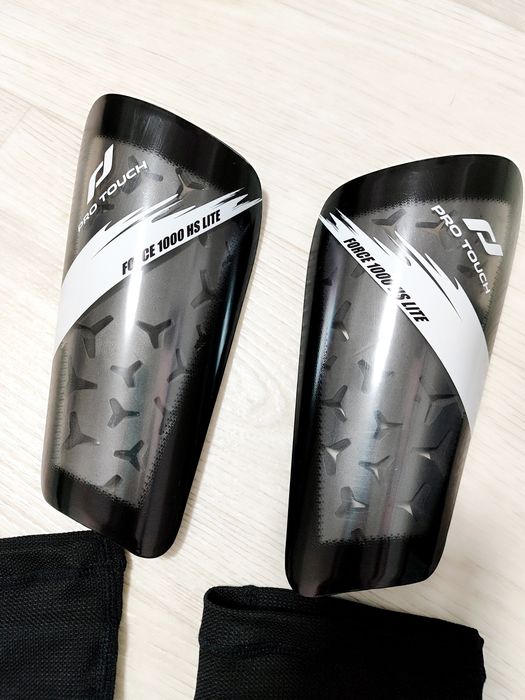 Щитки футбольні Pro Touch Force 1000 HS LITE